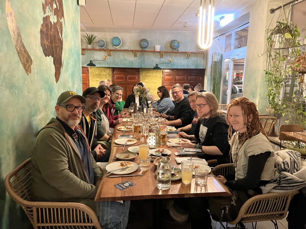 Gruppenfoto der Mitarbeiter der MMC Agentur bei der Weihnachtsfeier in Nürnberg