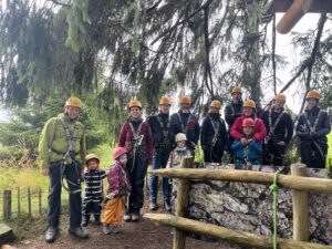Gruppenfoto der MMC-Agentur im Kletterwald auf dem Blomberg